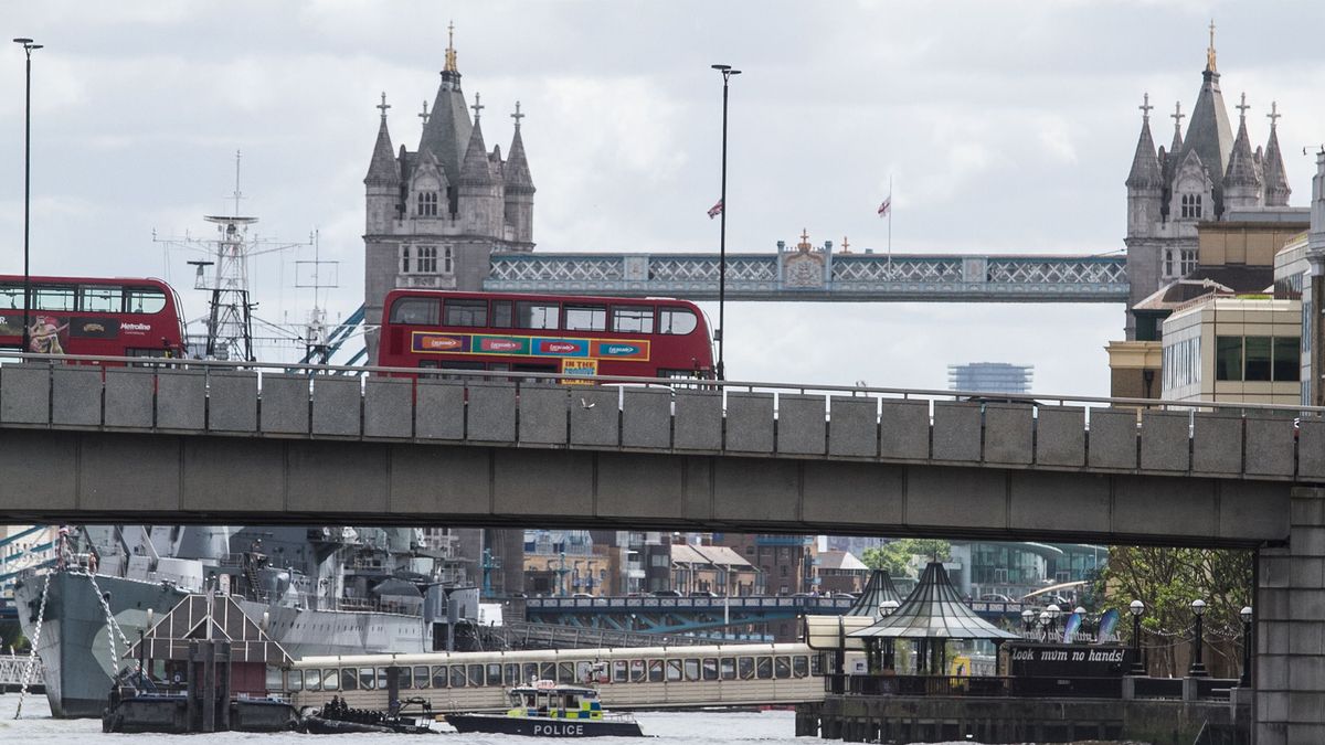 Douze personnes arrêtées à la suite de l'incident terroriste survenu hier soir sur le pont de Londres