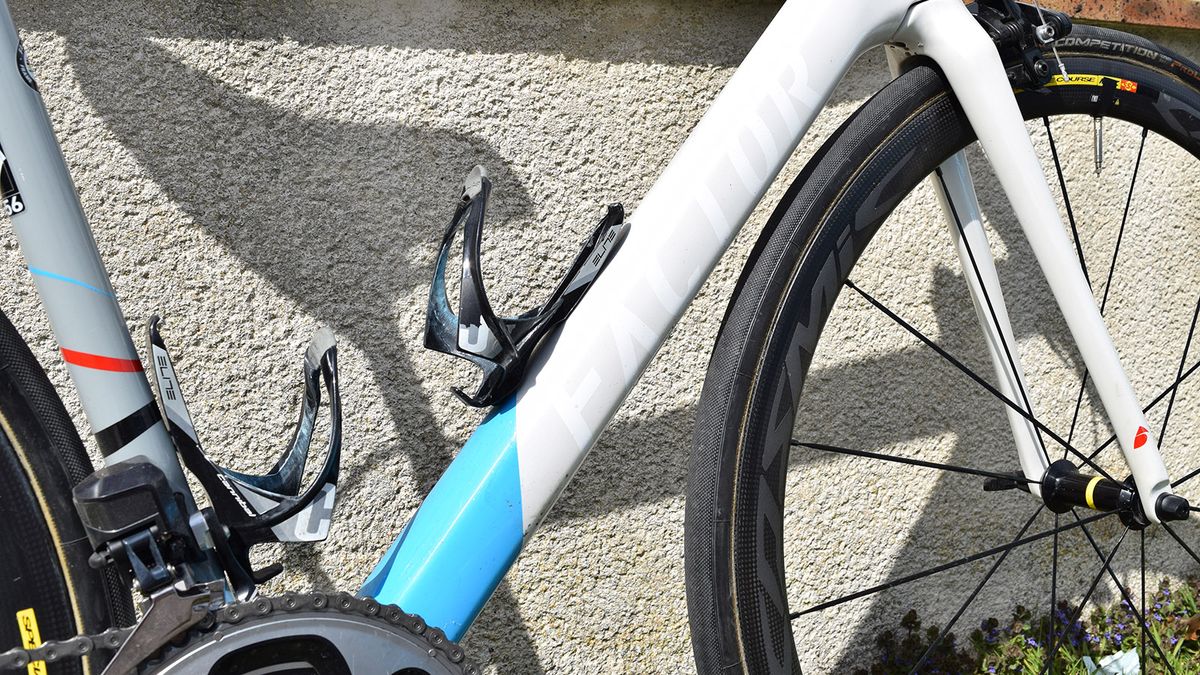 White Factor decals are subtly applied on the down tube and are almost masked with the light grey base colour