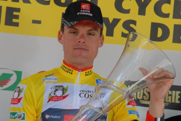Luis Leon Sanchez (Caisse d'Epargne) holds up his trophy after winning the event.