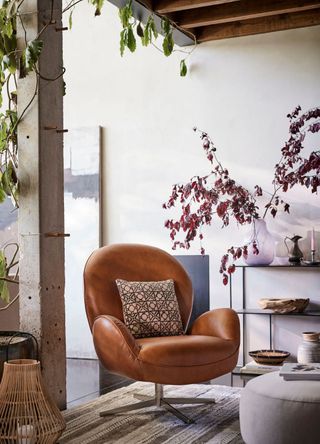 DFS Iconica Accento Swivel Chair in Tan Palatial Leather