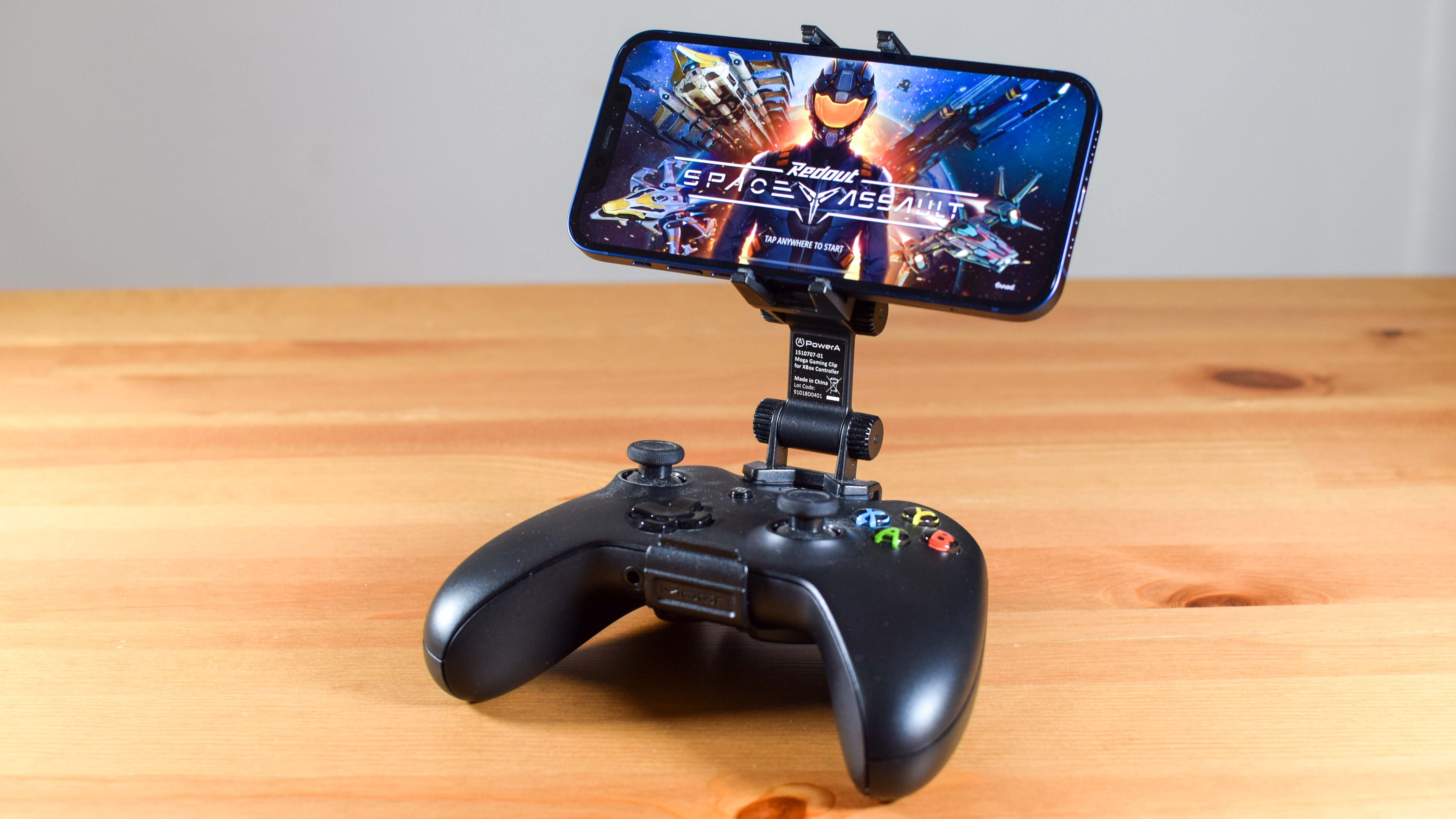 Беспроводной геймпад Xbox и iPhone 12