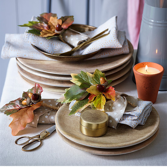 acorn with leaf napkin ties and wood plate