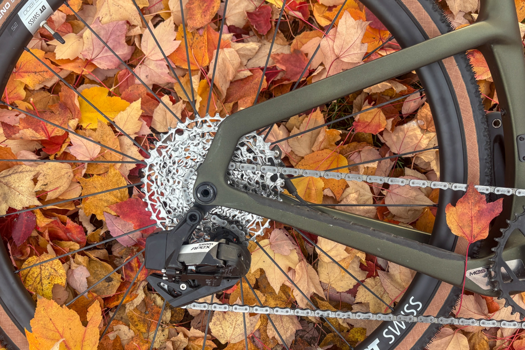 Pinarello Grevil F3 is equipped with a SRAM Apex XPLR AXS drivetrain