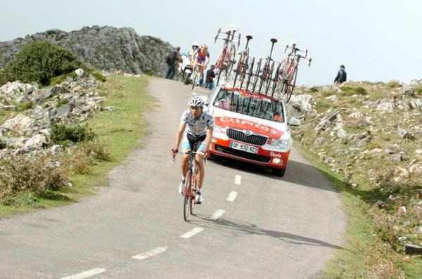 David Moncoutie took points on the penultimate climb and then sat up
