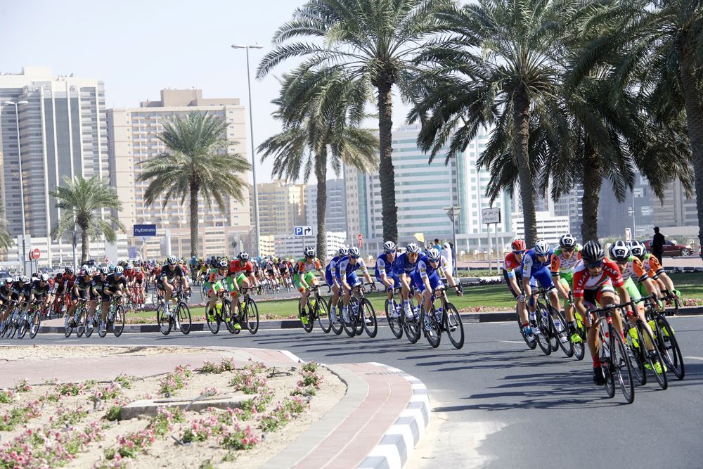 The peloton head for the final sprint on stage 5 of the Dubai Tour