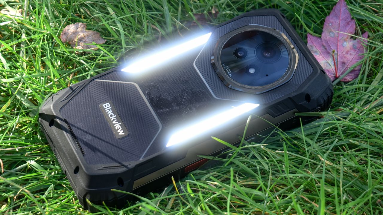 Blackview Xplore 2 held in the hand.