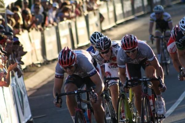 The sun sets in Noosa as the sprint winds up.