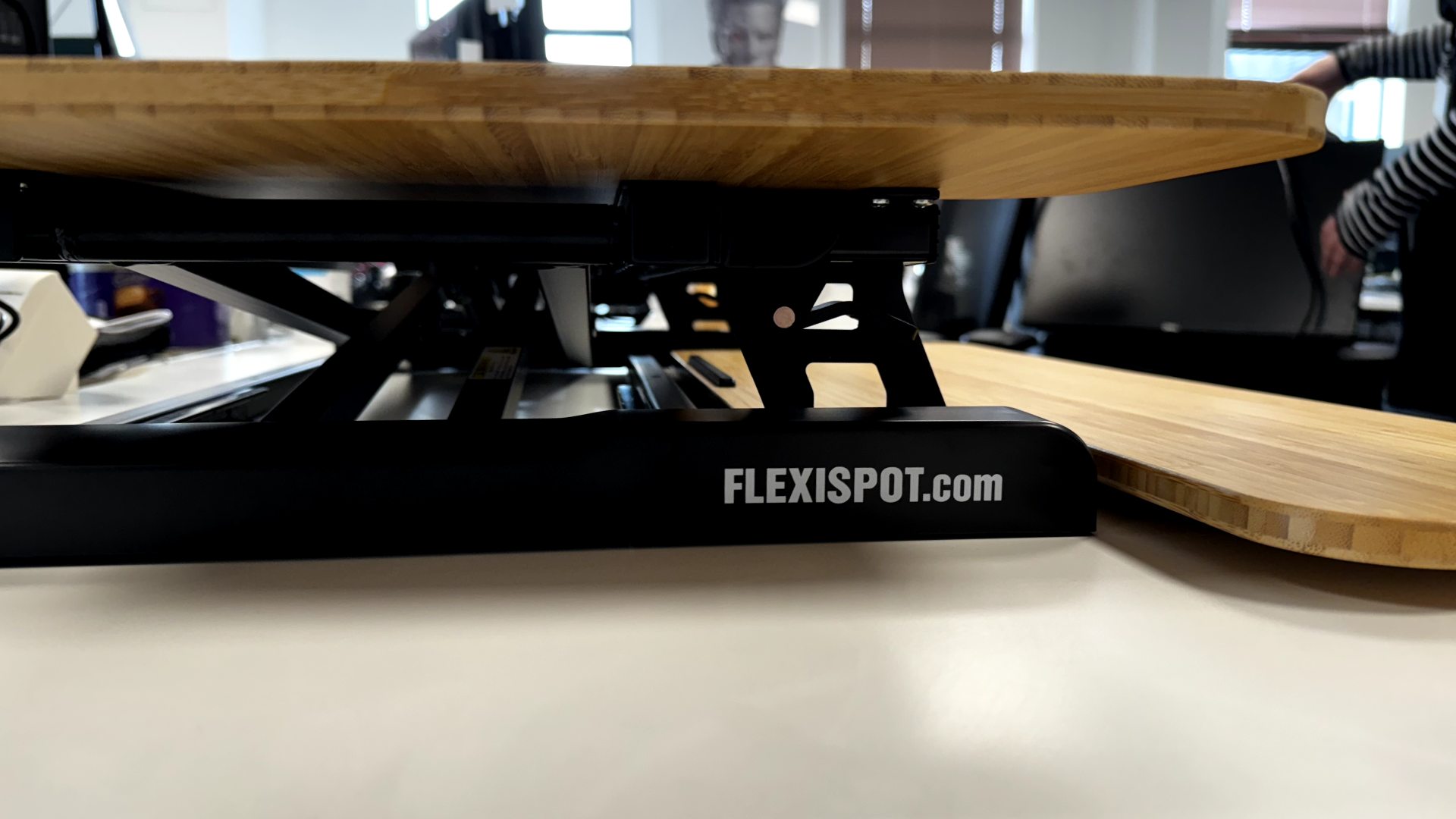 Flexispot M17 standing desk converter review: "all the functionality of the real deal"