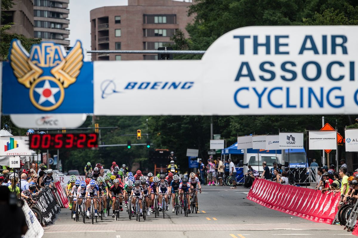 The women head into the final laps