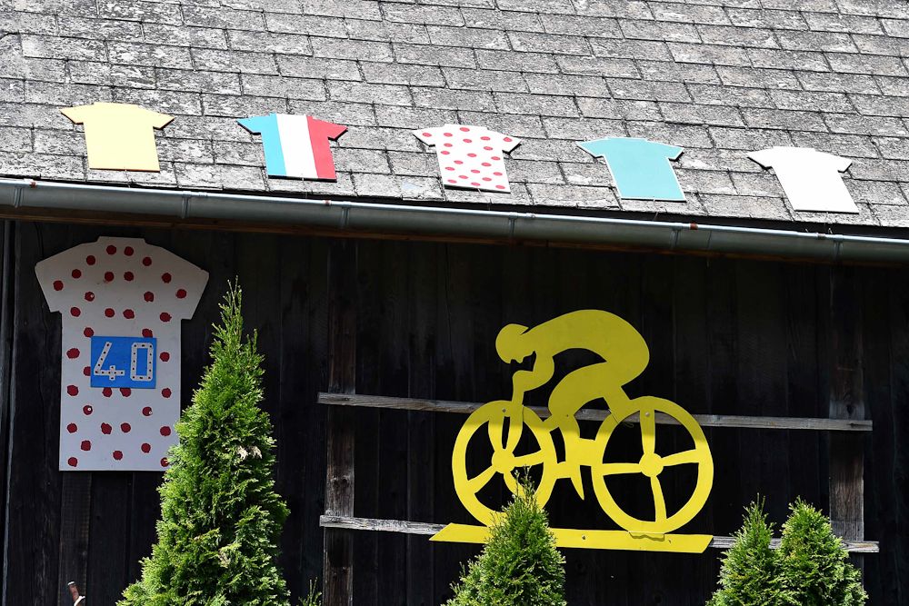 The town was all dressed up for the race.
