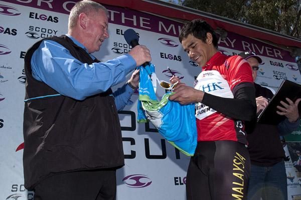 Harrif Saleh (Malaysian National Team) is presented with his Fonterra Rising Star jersey in Echuca.