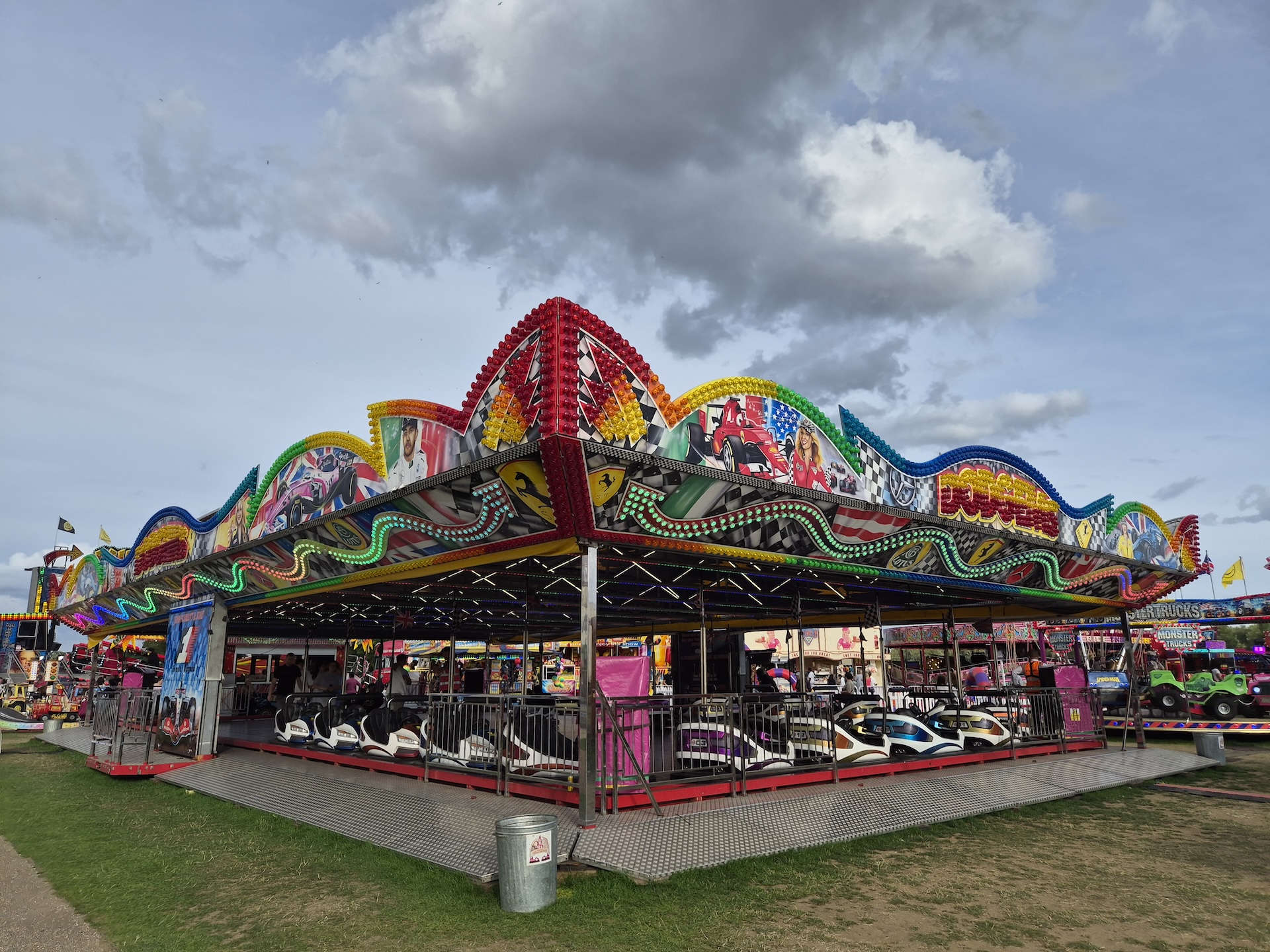 Camera Sample of a funfair captured on the Galaxy Z Flip 7 FE 