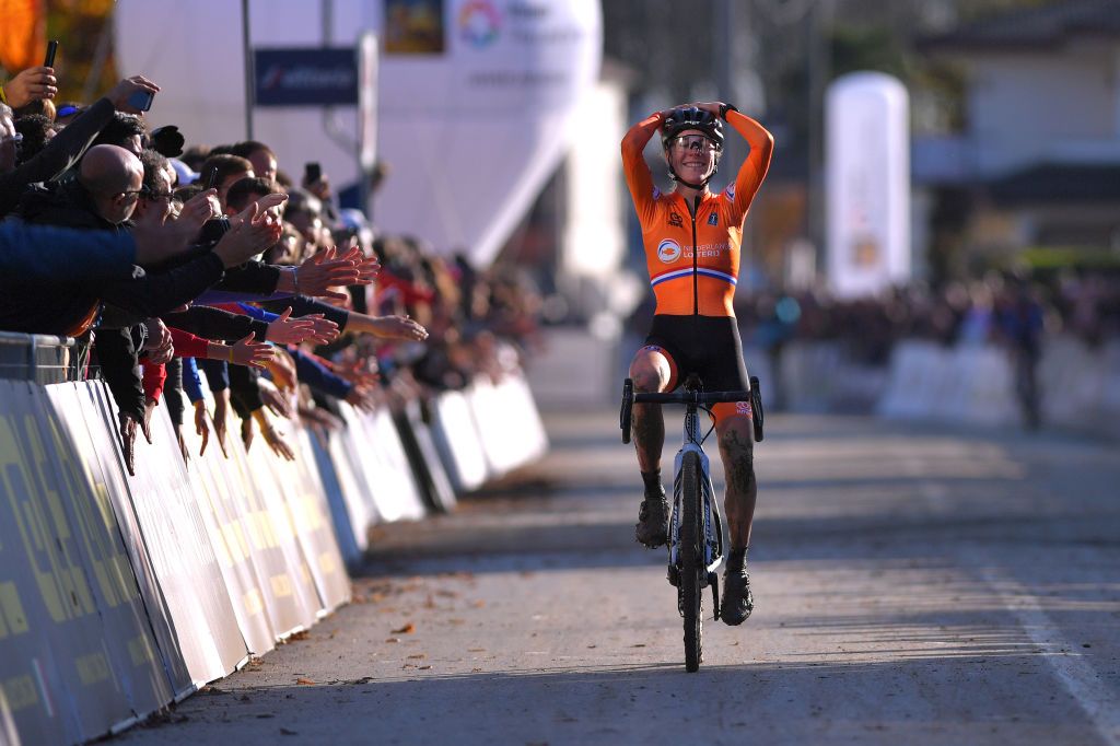 Yara Kastelijn wins the UEC European Cyclo-cross Championships
