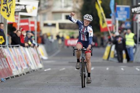 Katie Compton (Rabobank-Giant Off-road Team) celebrates her victory at Vlaamse Druivenveldrit.
