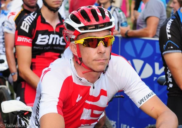 Defending champion Todd Wells (Specialized) at the start