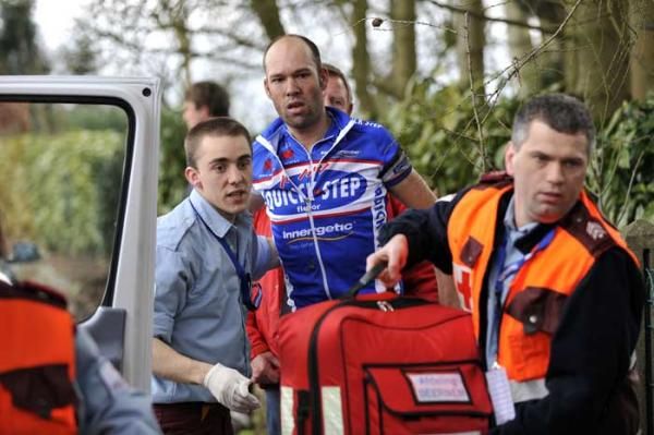 Kevin Van Impe (Quick Step) crashed during the opening stage.