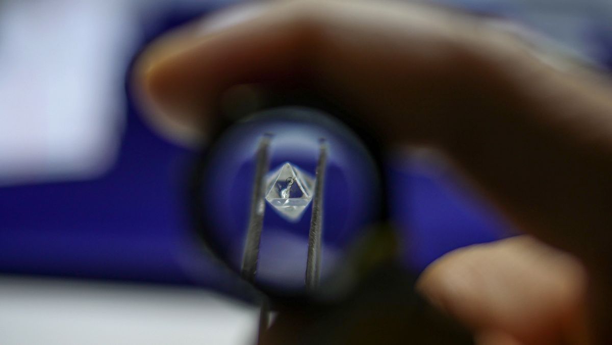 Scientists grow diamonds from scratch in 15 minutes thanks to groundbreaking new process
