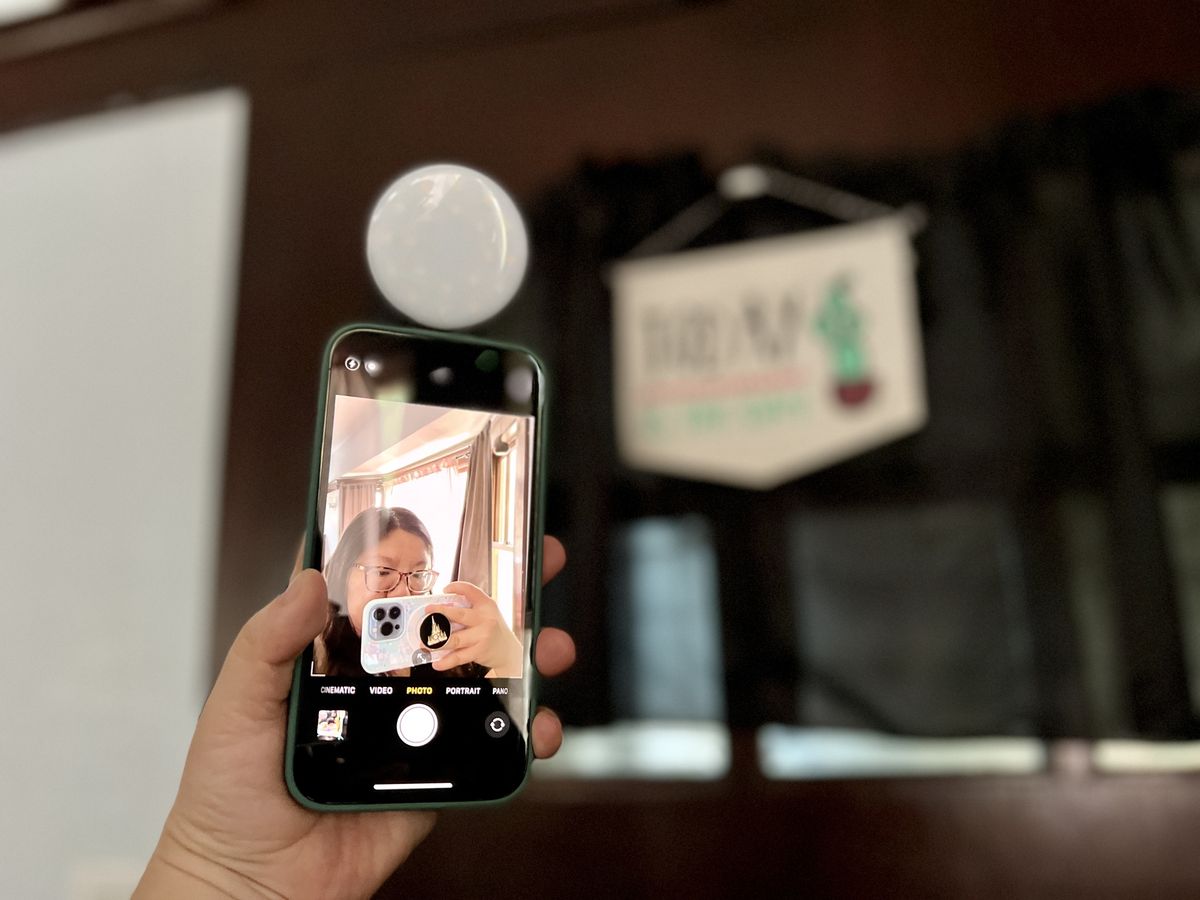 Sonix Maglink Pop Up Selfie Light In Use