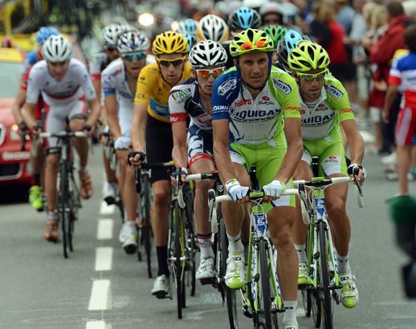 Ivan Basso sets the pace for teammate Vincenzo Nibali (Liquigas - Cannondale)