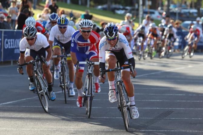 Another acceleration as the race nears its conclusion