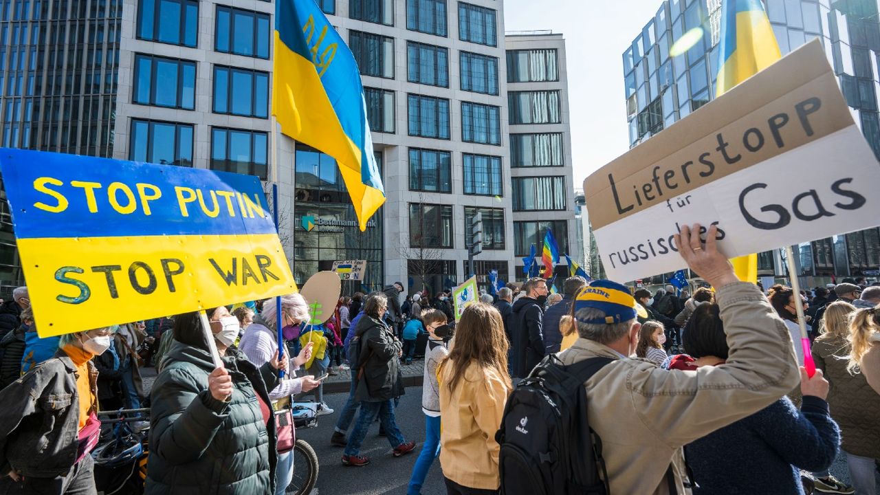 Protesters in Frankfurt, Germany, demanding a suspension of Russian gas and oil 