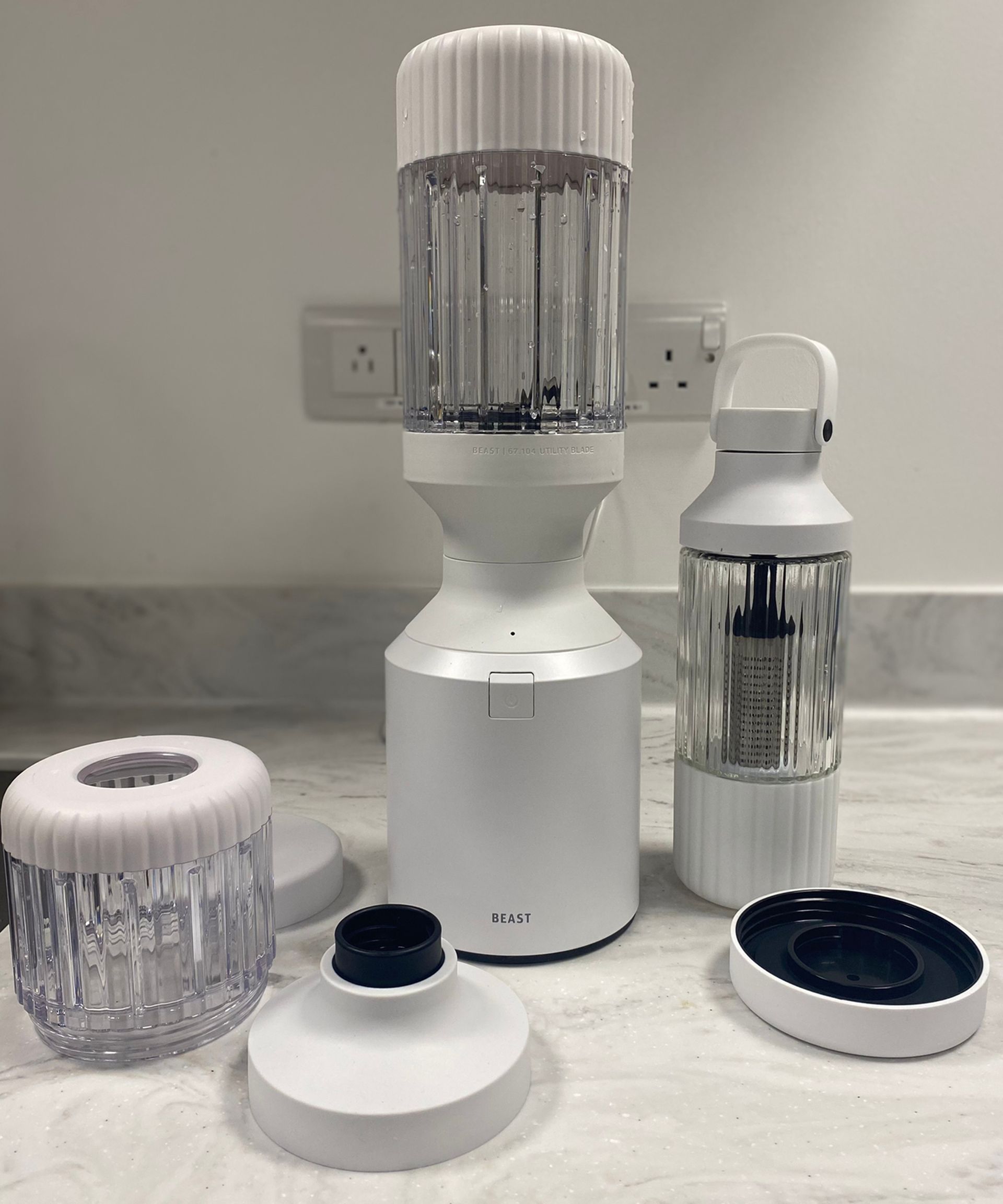 Bagian blender Beast Beast Health B10 berwarna putih