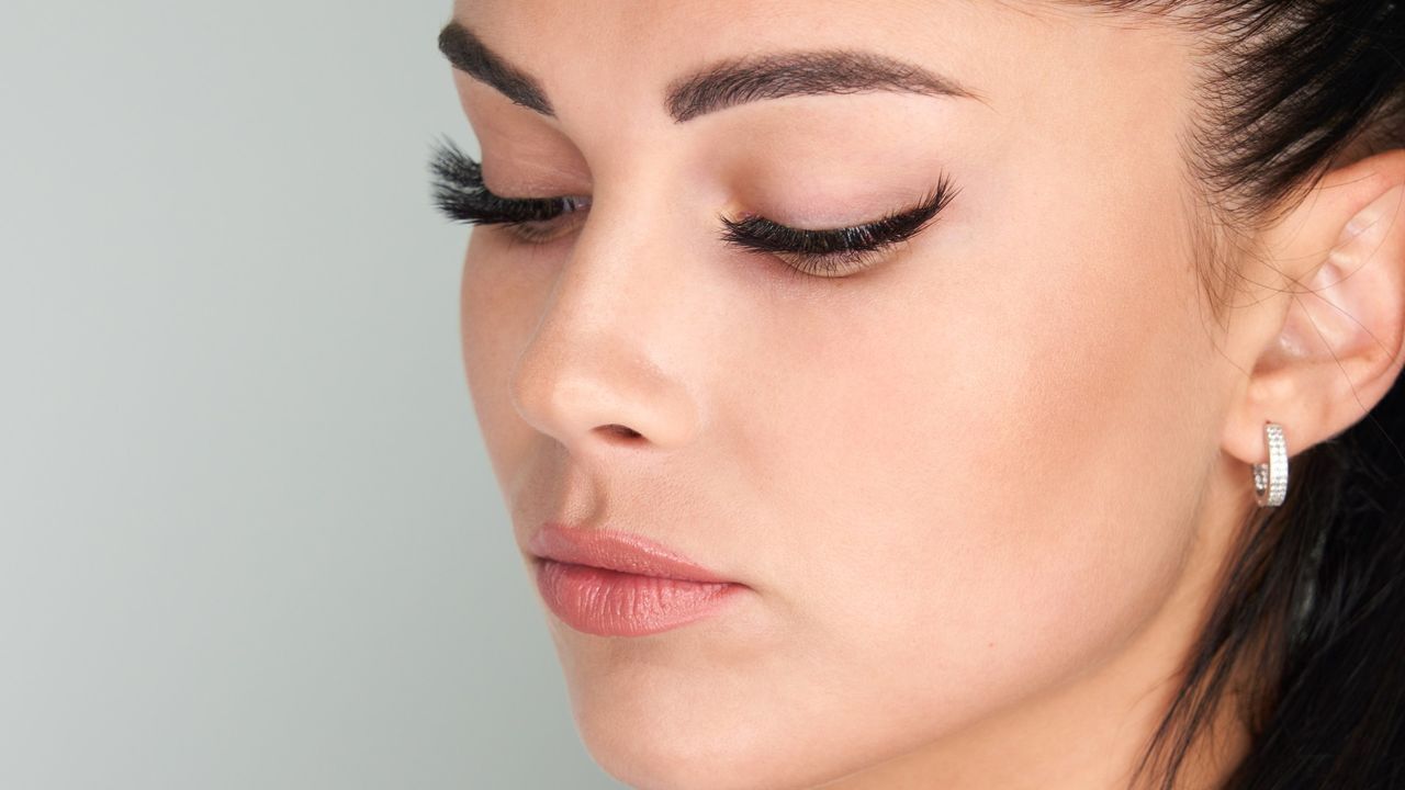 The 12 Best Eyelash Growth Serums Of 2023 According To Experts And Editors Marie Claire 5036