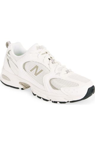 ePjqE7ayaktBknfJyeeiVS-320-80 أنماط الأحذية هيلي بيبر التي يحبها معروضة للبيع في Nordstrom