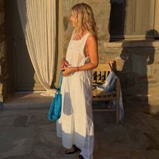 An image of @lucywilliams02 wearing the bib top trend.