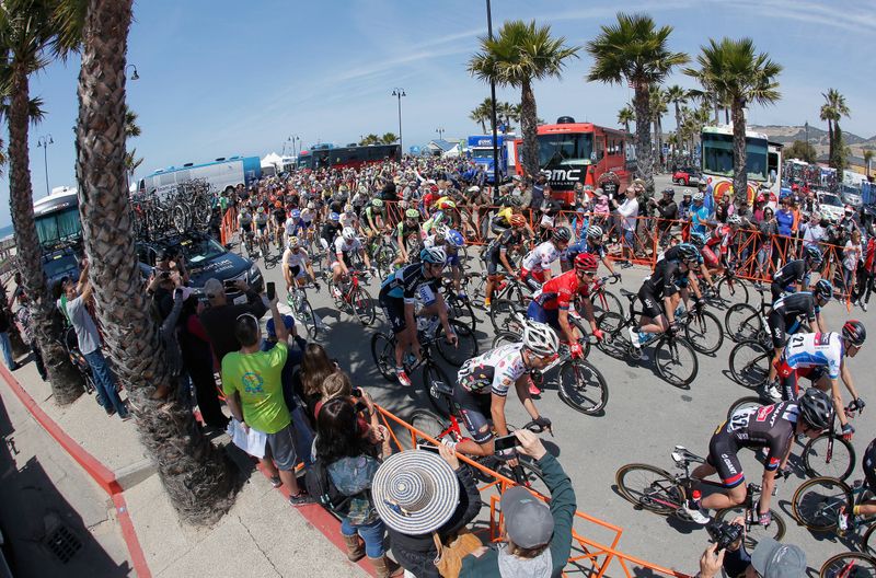 And the peloton rolls out for stage 4