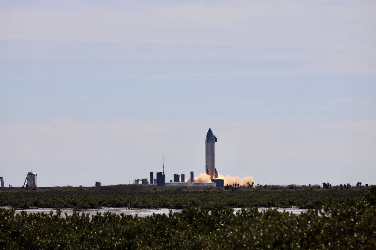 SpaceX swapping two engines on the Starship SN9 prototype before the test flight