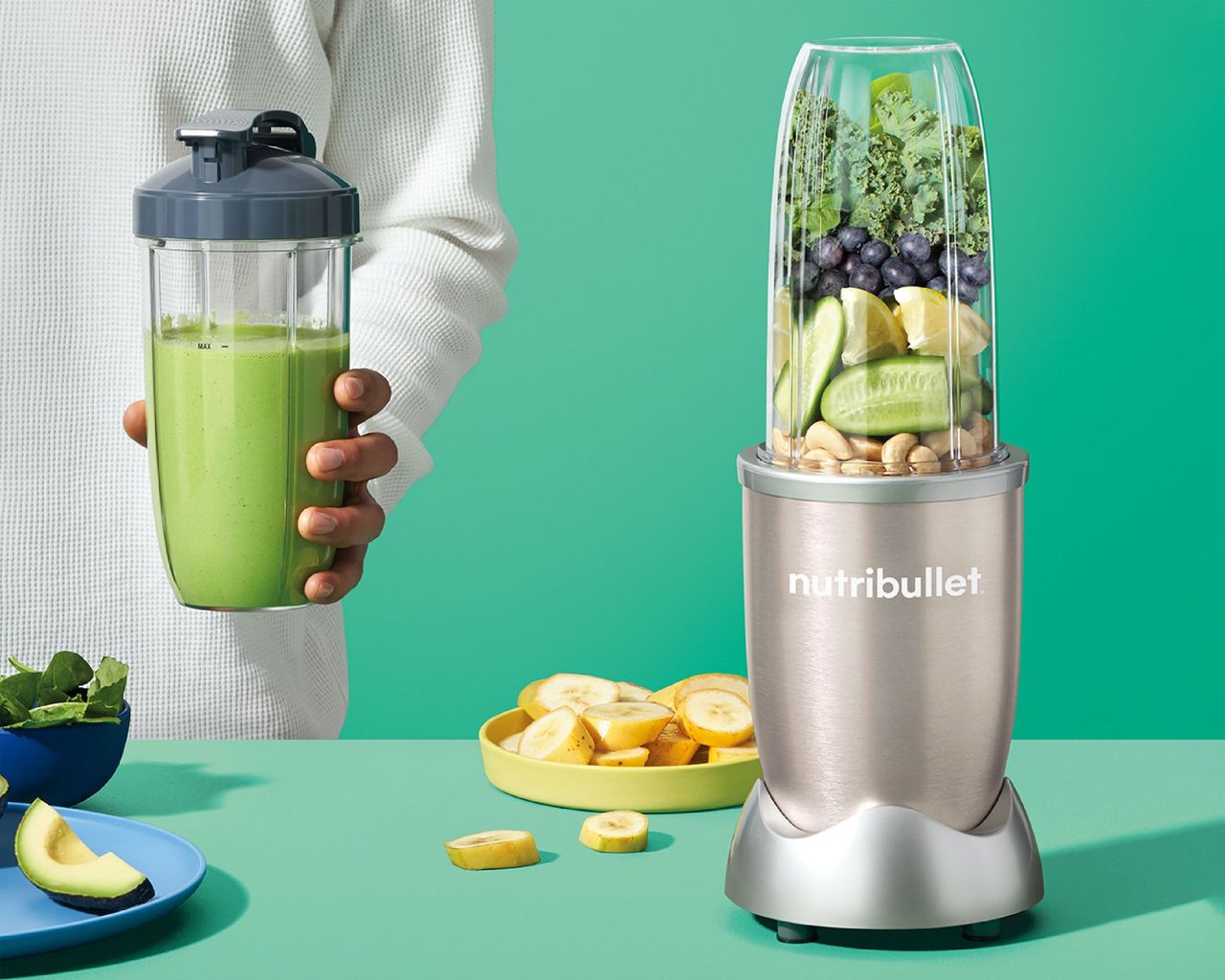 NutriBullet vs Magic Bullet - NutriBullet 900 on green background