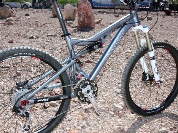 Pivot Cycles head Chris Cocalis says the revamped Mach 5.7 frame has dropped 230g from last year's version.