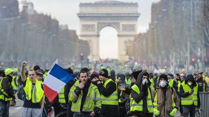 Yellow vests protestors demonstrate near the Arc de Triomphe