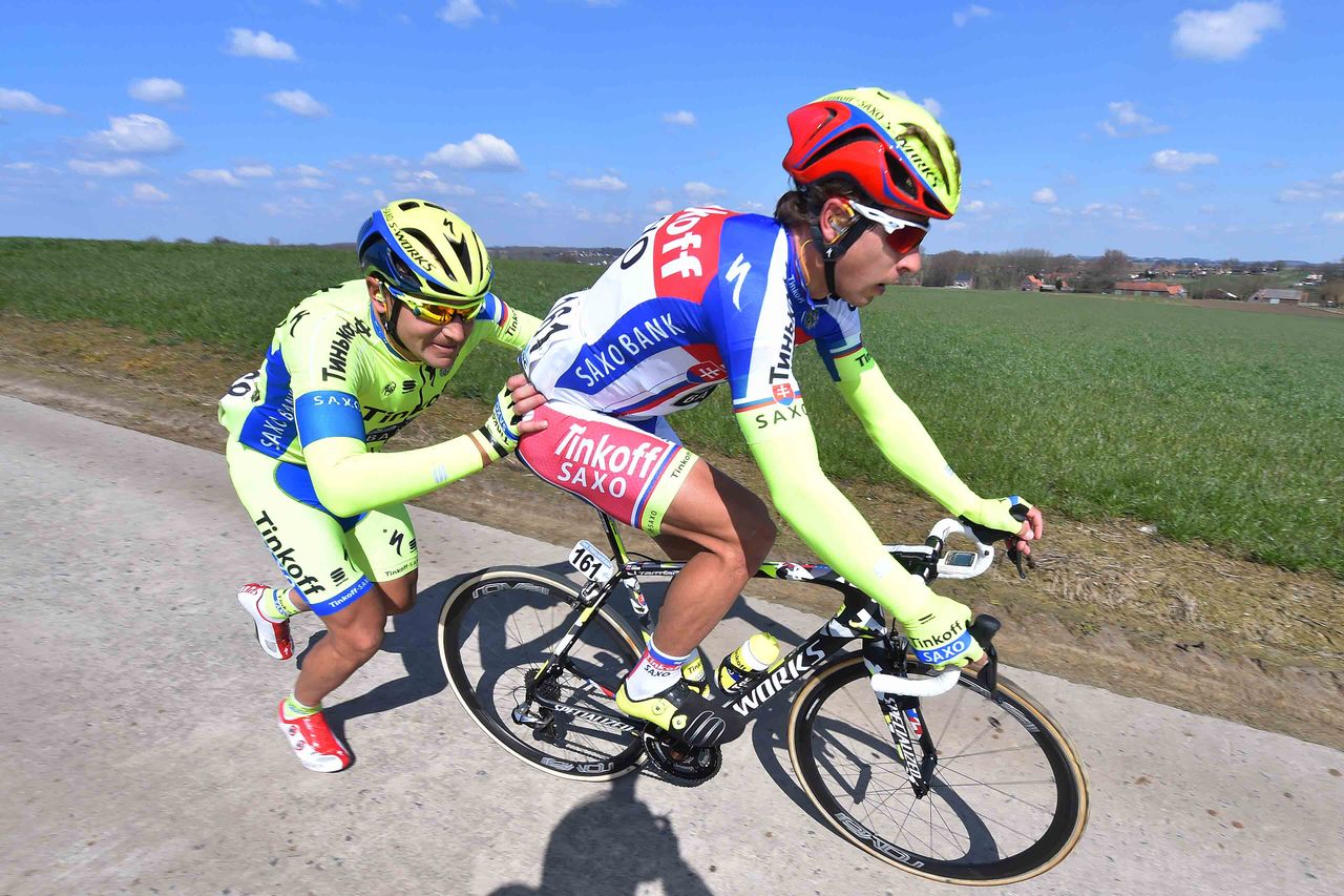 Peter Sagan (Tinkoff-Saxo) gets help from a teammate after an incident