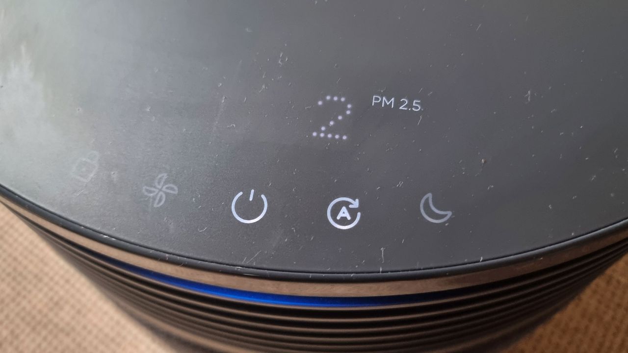a close-up picture of the control panel in the Blueair Blue Signature air purifier
