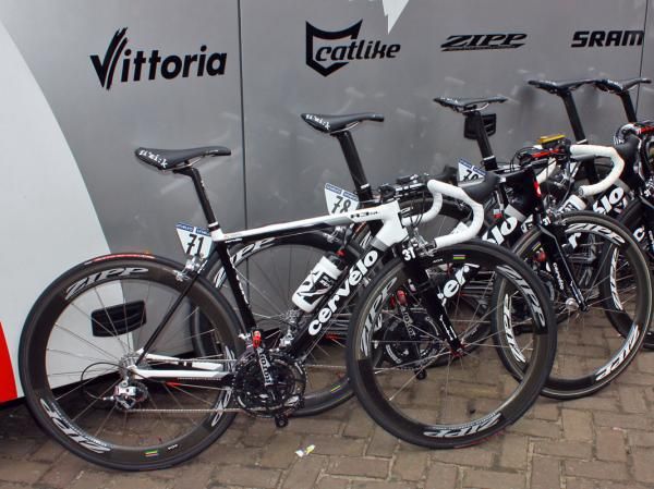 Giro d'Italia GC hopeful Carlos Sastre (Cervelo TestTeam) continues to favor the softer ride of Cervelo's R3-SL over the aerodynamic performance of the S3.