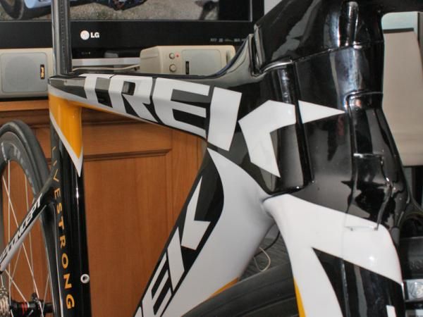 The relatively broad top tube helps keep the front triangle from twisting under load.
