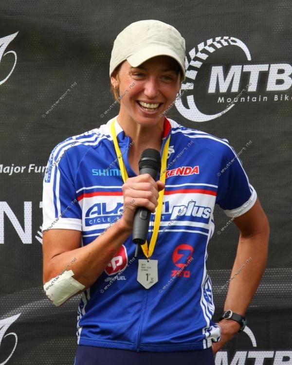 Women's winner Karen Hanlen