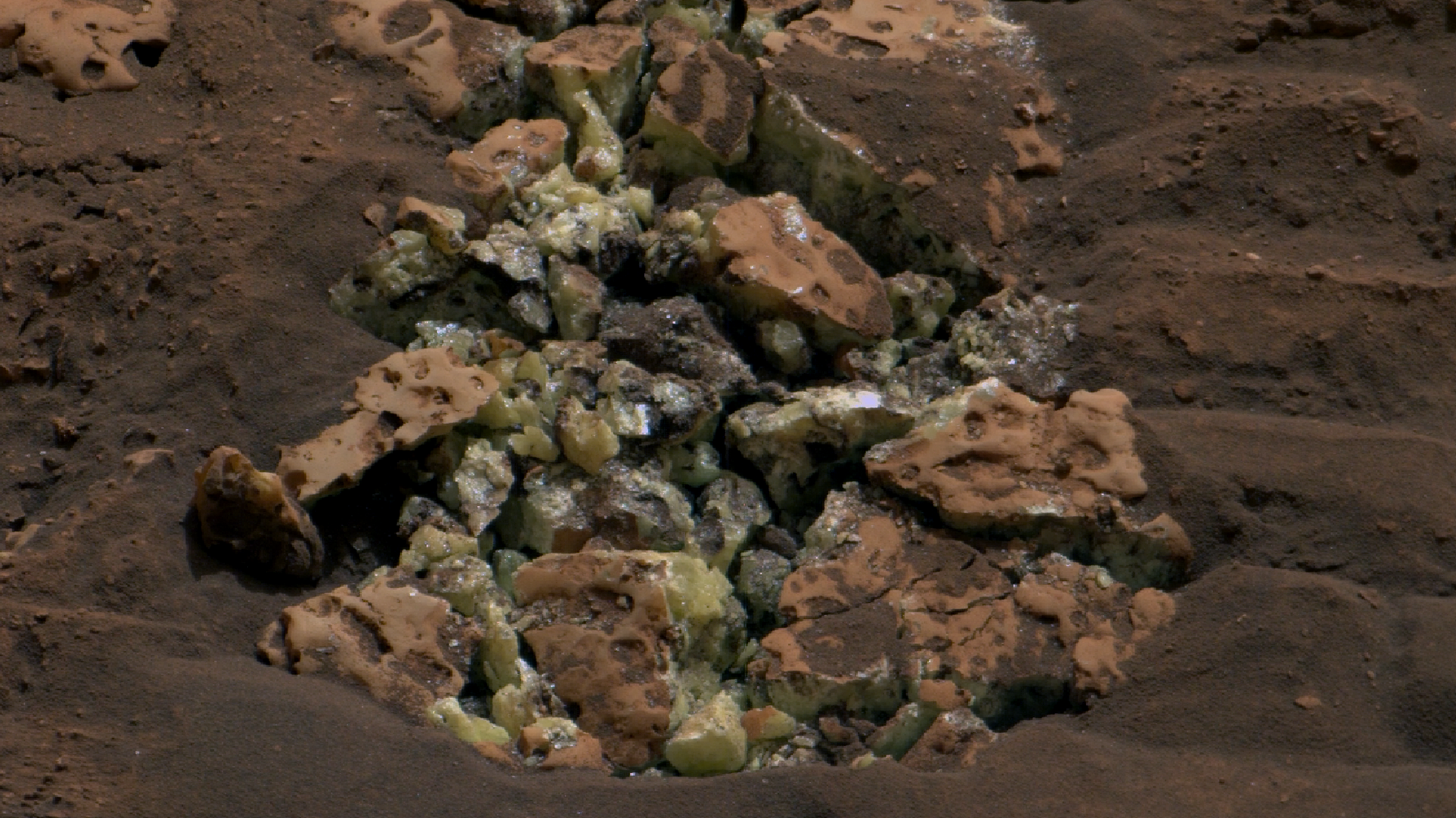 'An oasis in the desert': NASA's Curiosity rover finds pure sulfur in Martian rocks