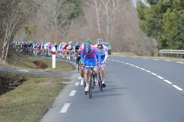 Lampre lends a hand in the chase