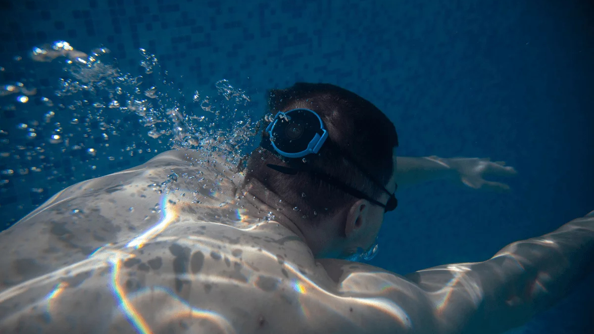 SONR Música usada por un nadador bajo el agua