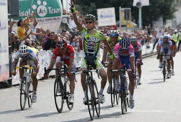 Giovanni Visconti takes the GP di Prato.