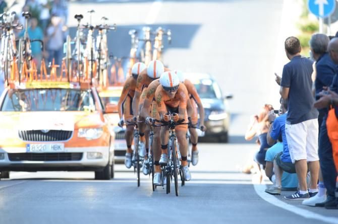 Euskaltel competing in their final Worlds time trial