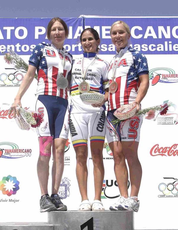 Amber Neben (2nd, USA), Ana Paola Madri&ntilde;an (1st, Colombia) and Shelley Evans (3rd, USA)