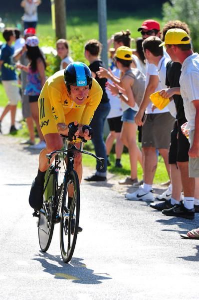 Bradley Wiggins (Sky) put in a masterful performance in the 41.5km stage 9 time trial.
