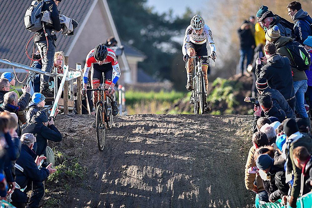 Mathieu Van der Poel leads Van Aert onto a descent