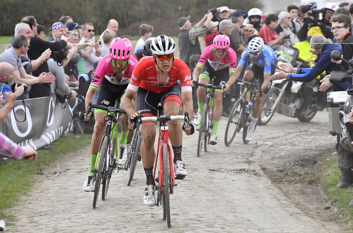 Jasper Stuyven (Trek Segafredo) leading a chase group