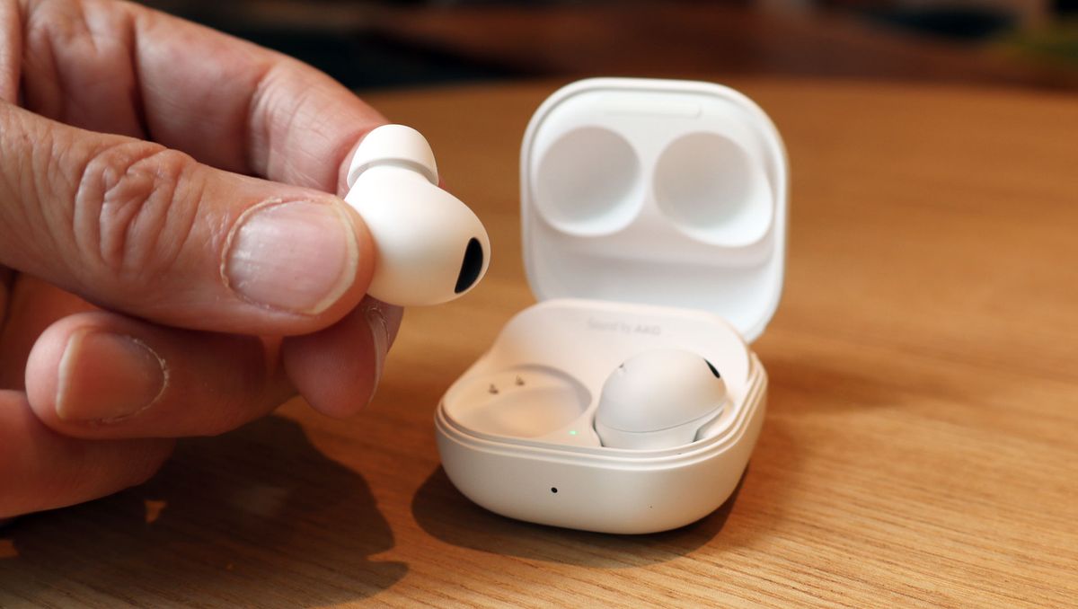 Samsung Galaxy Buds 2 Pro with one in and one out of case