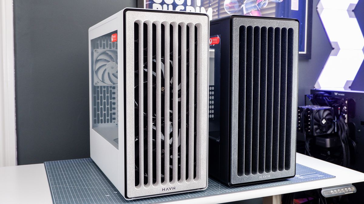 The Havn BF 360 PC case in both black and white with panels removed.
